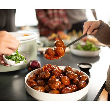 Mini Meatballs with Apricot Dipping Sauce